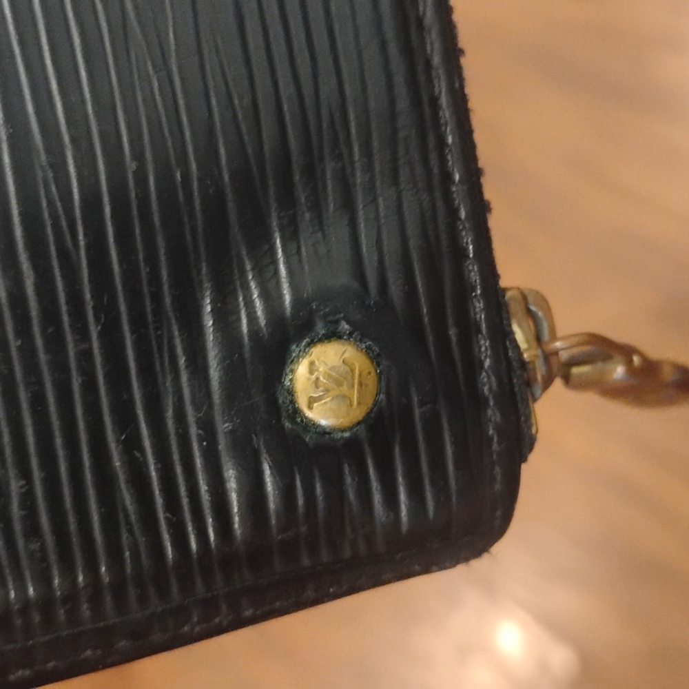 Authentic Louis Vuitton Black Epi Leather Coin Wallet - Picture 5 of 6